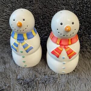 Vintage 2001 Global Innovations Snowman Salt & Pepper Shakers